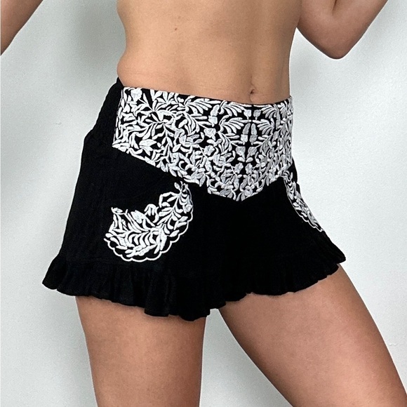 LF Angel Biba skort black w white embroidery size 6UK /2 US, 35% cotton 65% poly - Picture 3 of 6